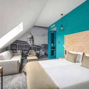 Hotel T62, Budapeste